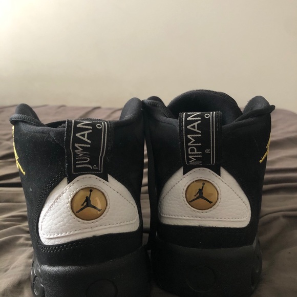 Athletic_Shoes